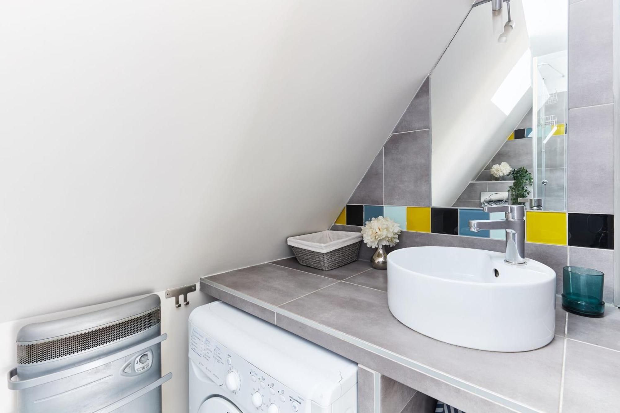 Bnbnova - Place Des Vosges - 1br With Balcony Apartment Paris